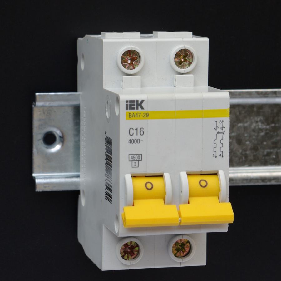 Circuit breaker on DIN rail