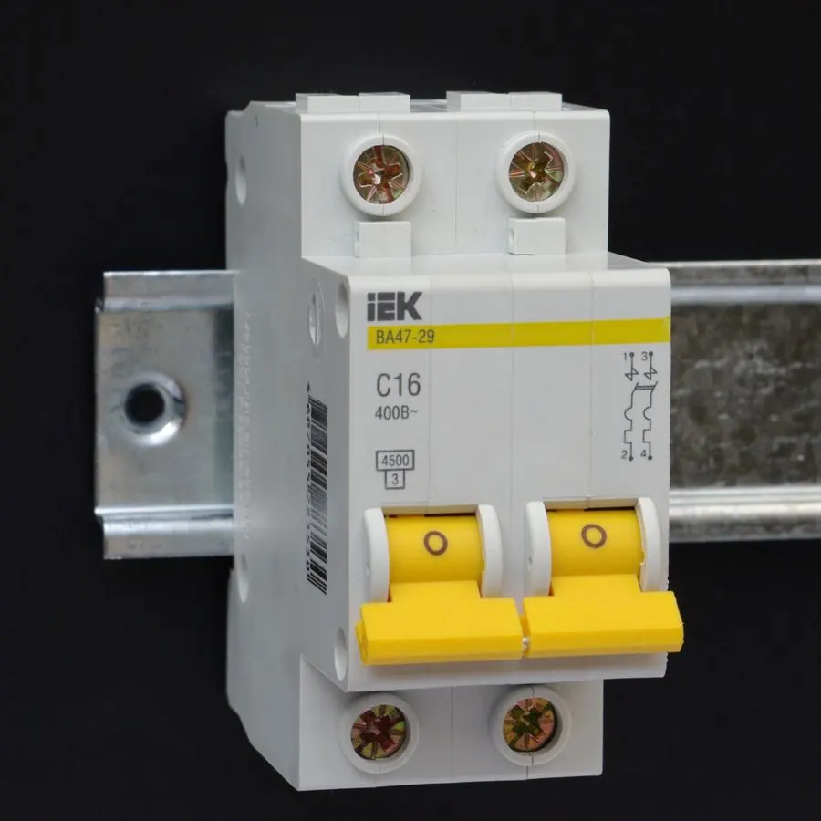 Circuit breaker on DIN rail